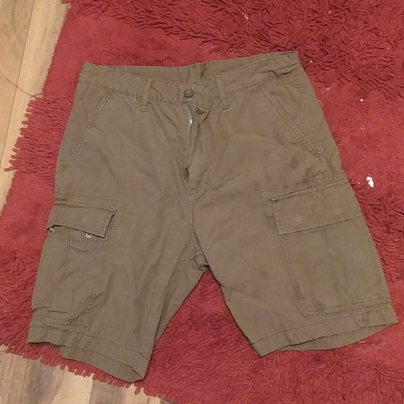 Assorted Levi Strauss Cargo Shorts - Picture 3 of 4
